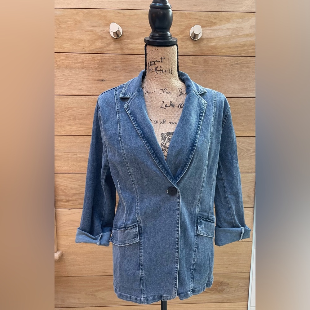 Bellezza Republic Emilia-Calou Classic Denim Blazer.  Size L.